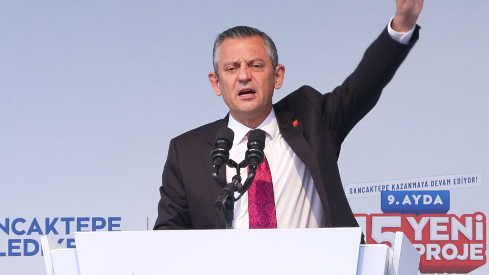 Özgür Özel: Engellemelere Rağmen Belediyelerimizle Gurur Duyuyoruz