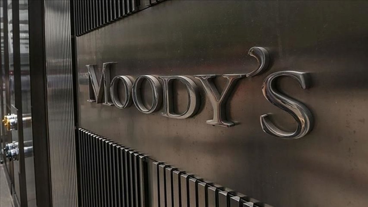 Moody's, Fransa'nın kredi notunu aşağı çekti