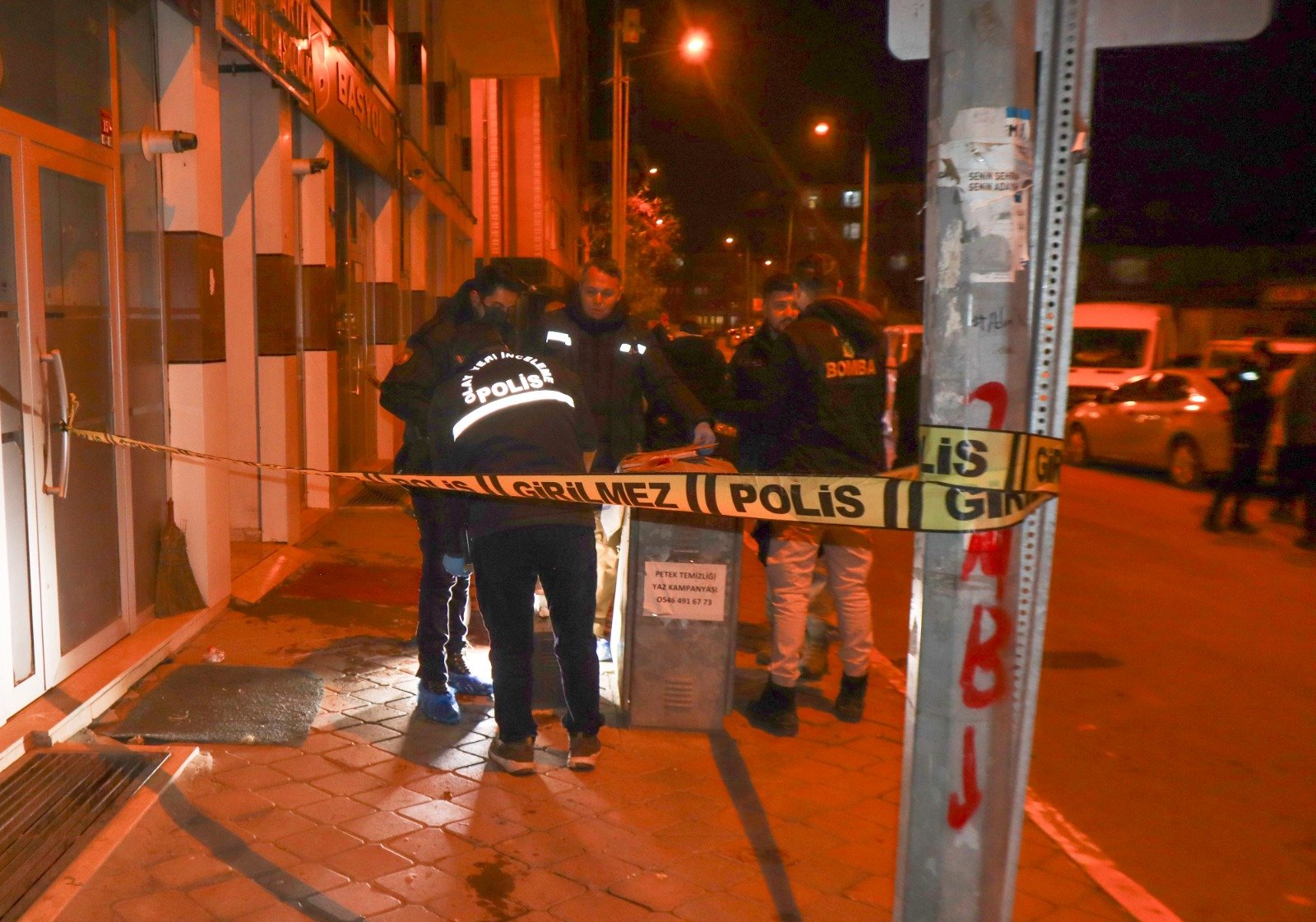 Iğdır’da AK Parti İl Başkanlığı’na Molotoflu Saldırı!