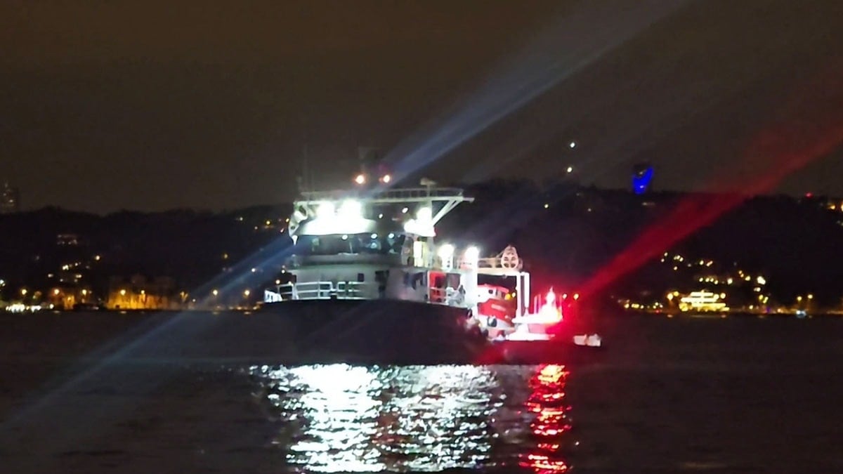İstanbul Boğazı’nda Hareketli Dakikalar: Kargo Gemisi Kurtarıldı