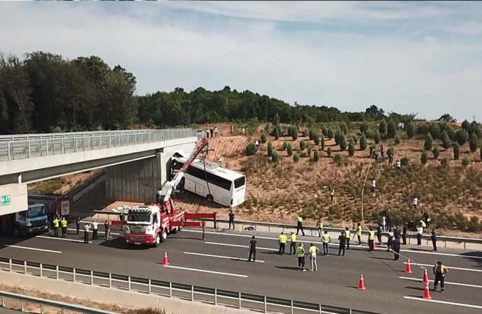 Kaza yapan Metro Turizm otobüsünde yolcular şoförü ‘Uykusuzsan otobüsü durdur’ diye uyarmış