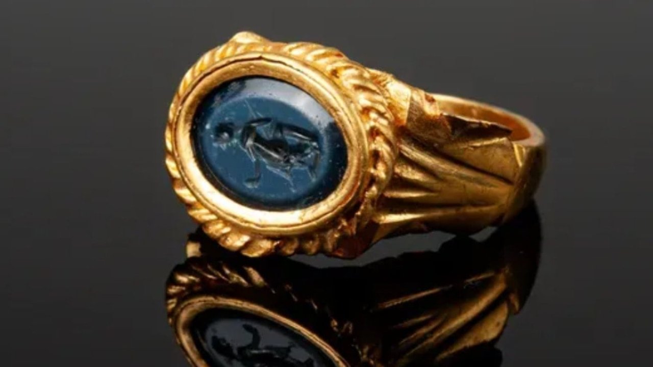 Fransa'da 1800 yıllık 'Venüs' yüzüğü keşfedildi