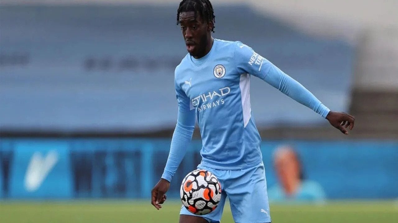Galatasaray sağ bek için harekete geçti: Manchester City ile görüşecek