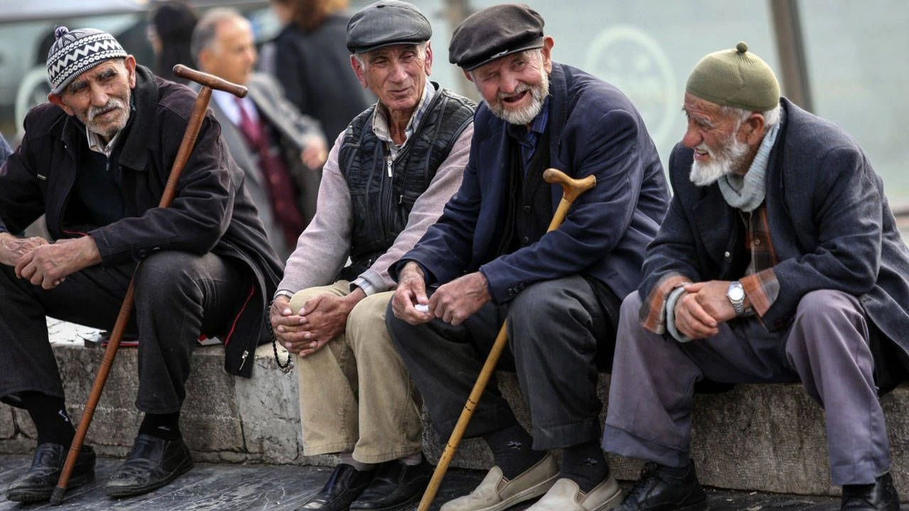 Emeklilere müjde: 1 Ocak'tan itibaren diş protezi ve implant tedavisi ücretsiz!