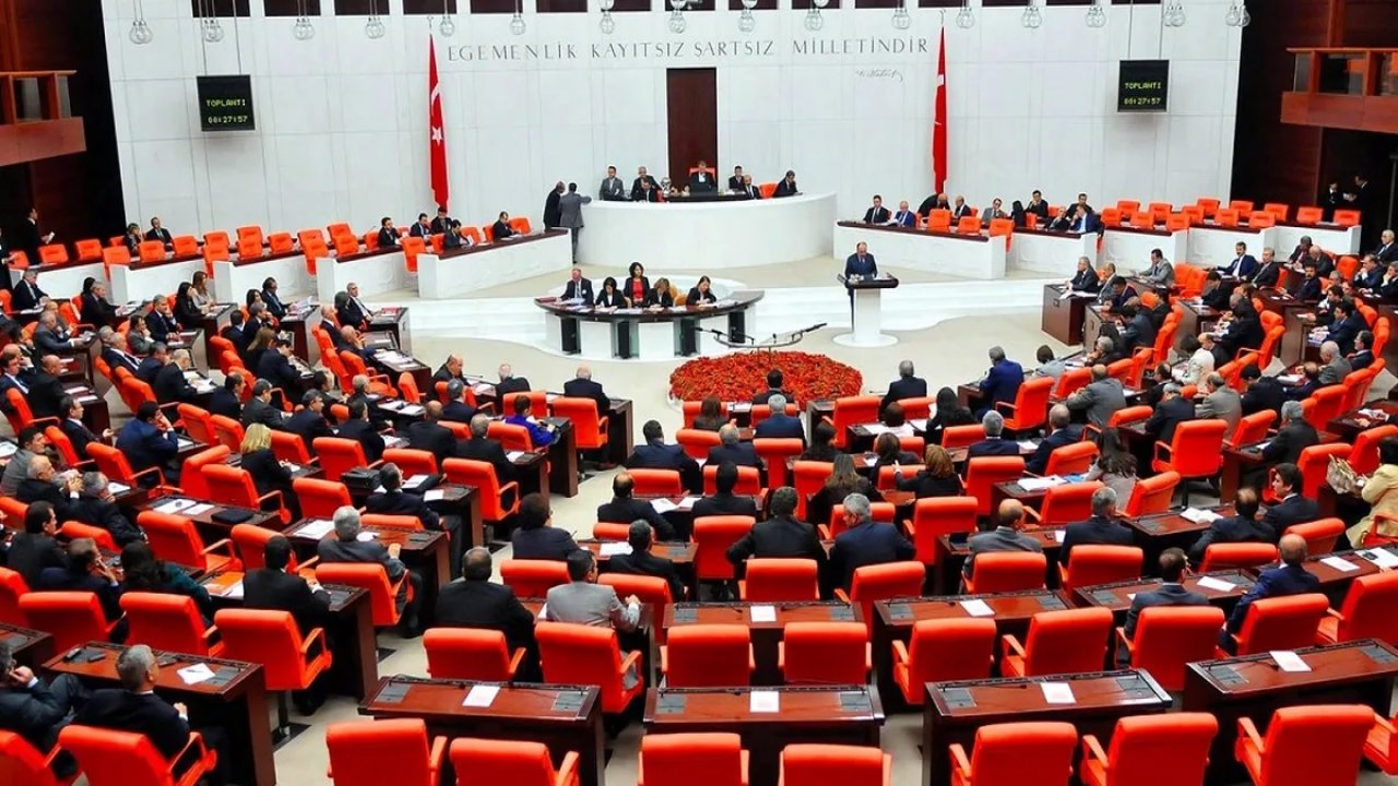 TBMM'de 2025'in ilk gündemi yeni anayasa!