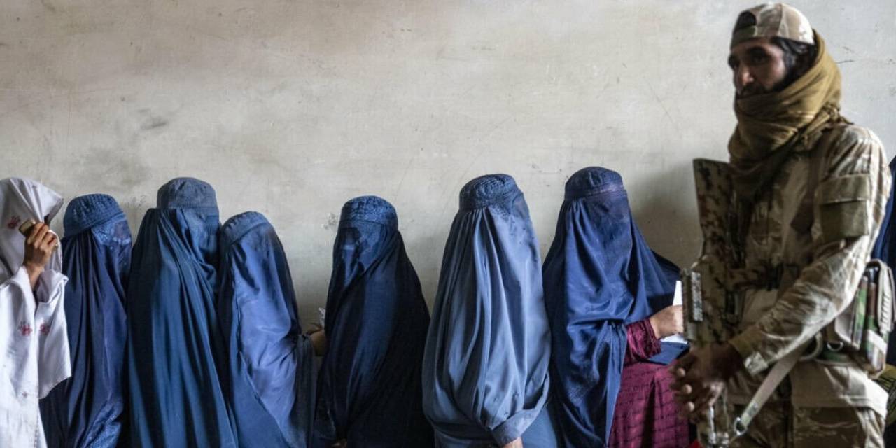 Taliban, Kadınları İstihdam Eden STK'leri Kapatma Kararını Açıkladı