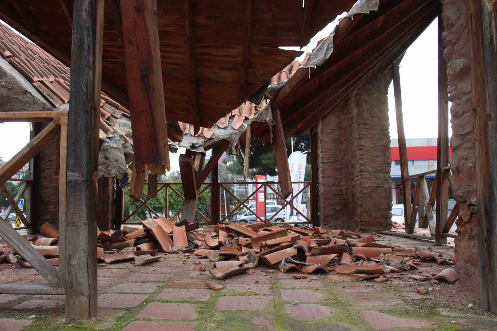 Asırlarca Ayakta Kalan Tarihi Namazgah, Restorasyon Sonrası Yıkıldı!