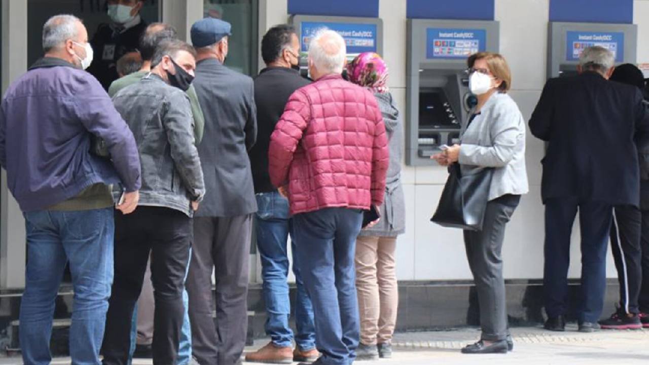 Emekli Maaşları Rötarlı Yatacak: Milyonlarca Emekliyi Hayal Kırıklığına Uğratacak Karar
