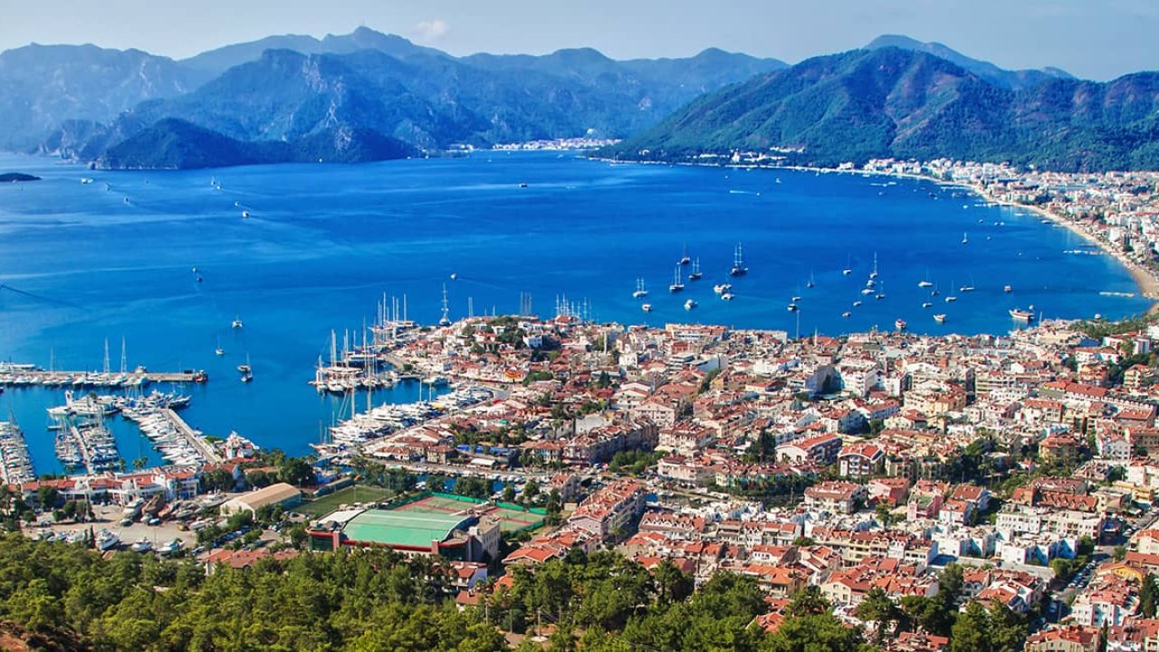 Turistlerin belediyemize bir katkısı yok! Marmaris'e gelen turistten kent vergisi alınacak