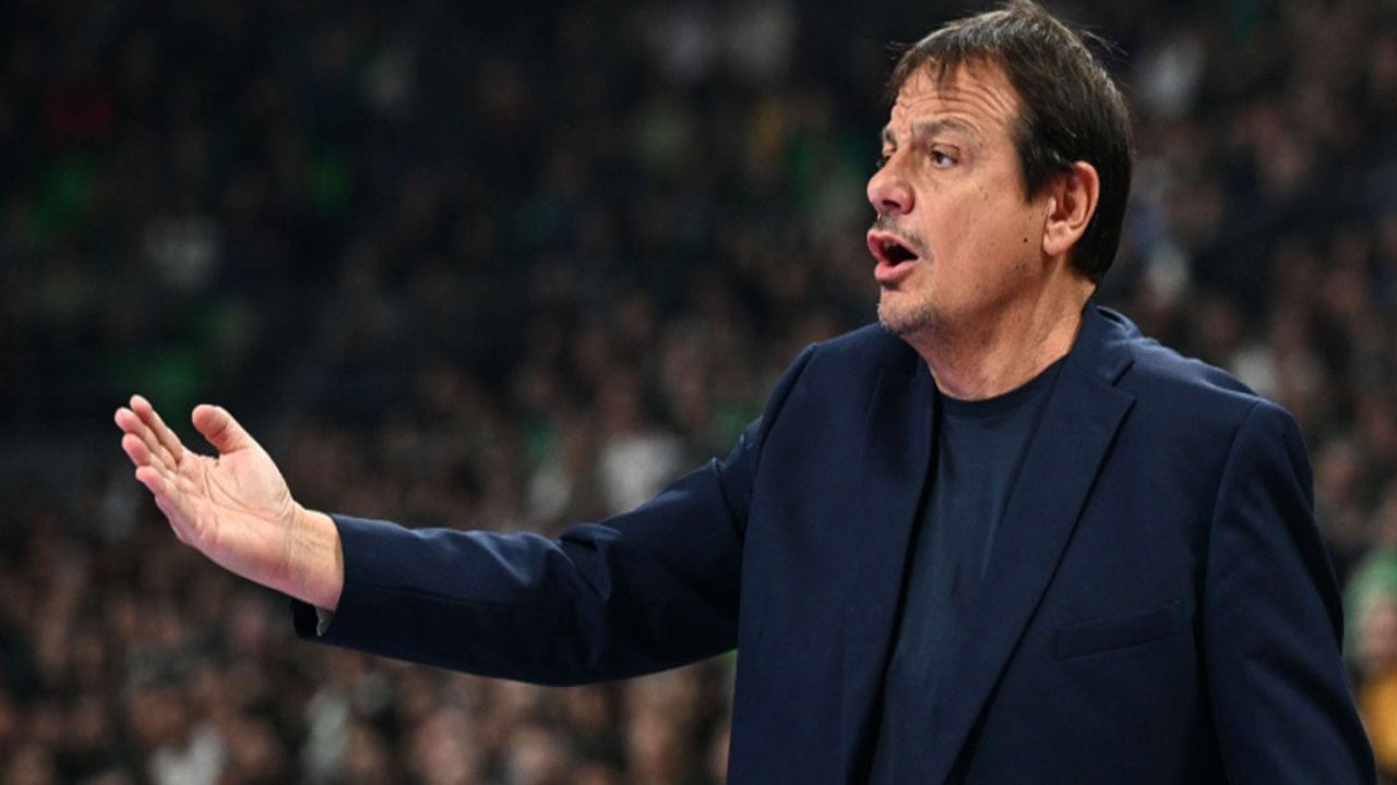 Ergin Ataman, Panathinaikos’un zor sezonu sonrası taraftarlardan özür diledi