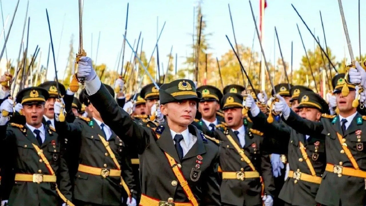 Kılıçlı yemin soruşturması; Teğmenler savunmaya