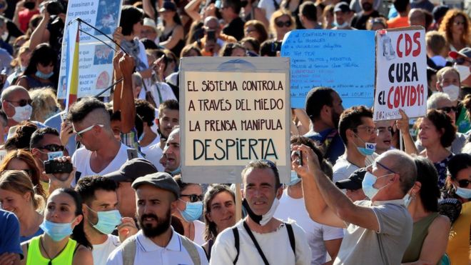Koronavirüs sebebiyle 29 bin kişi öldü onlar maskeyi protesto ettiler