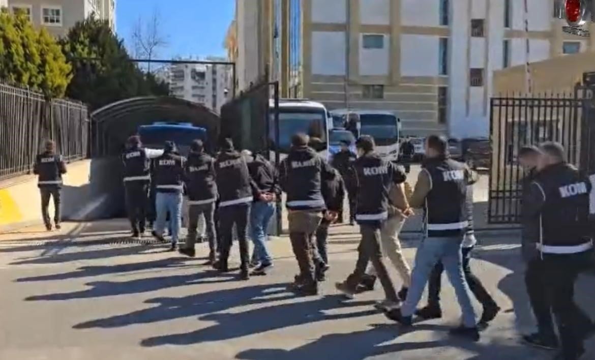 Antalya'da 90 Milyon TL’lik Dolandırıcılık Çetesi Çökertildi: 20 Kişi Gözaltına Alındı