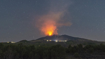 Sicilya’da Etna Yanardağı’ndan Yoğun Volkanik Aktivite: Hava Sahası Kapandı