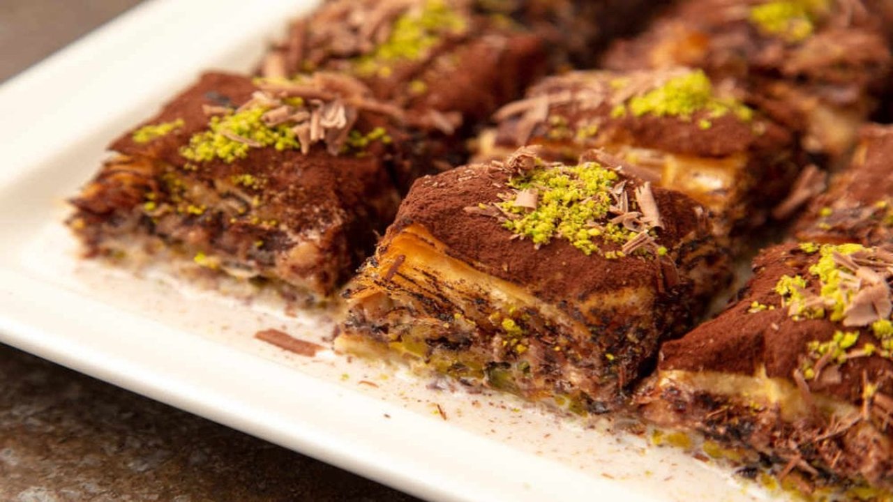 Pratikliğiyle tatlı severlerin favorisi: 20 dakikada soğuk baklava... Klasik baklavayı solluyor!