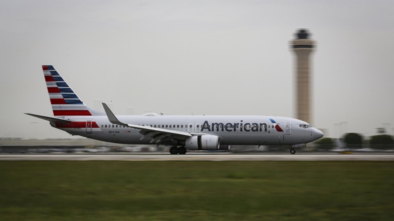 American Airlines uçağı, bomba tehdidi nedeniyle İtalya'ya zorunlu iniş gerçekleştirdi