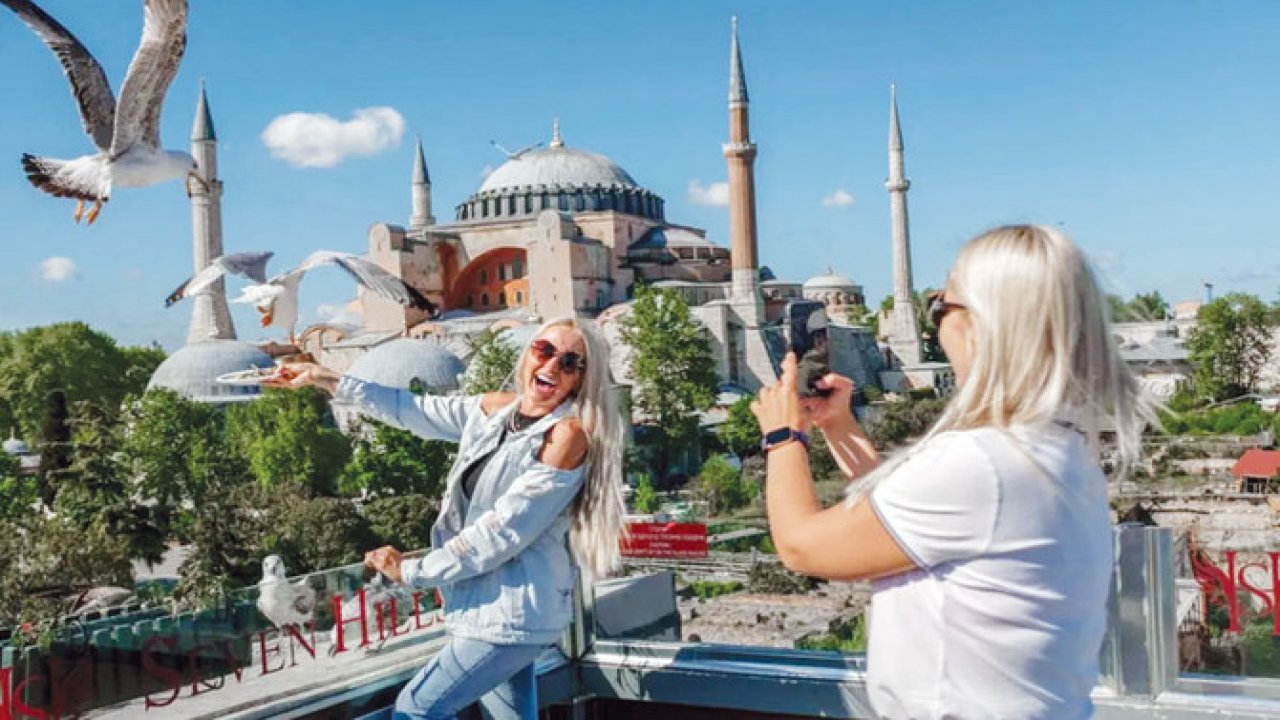 Russian Tourists in Turkey: A Love That Stands the Test of Time