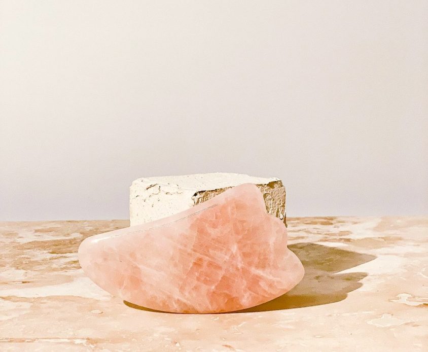 Gua Sha nedir?Nasıl yapılır? Gua Sha 'nın kan dolaşımına faydaları nelerdir? Gua Sha’nın faydaları nelerdir?