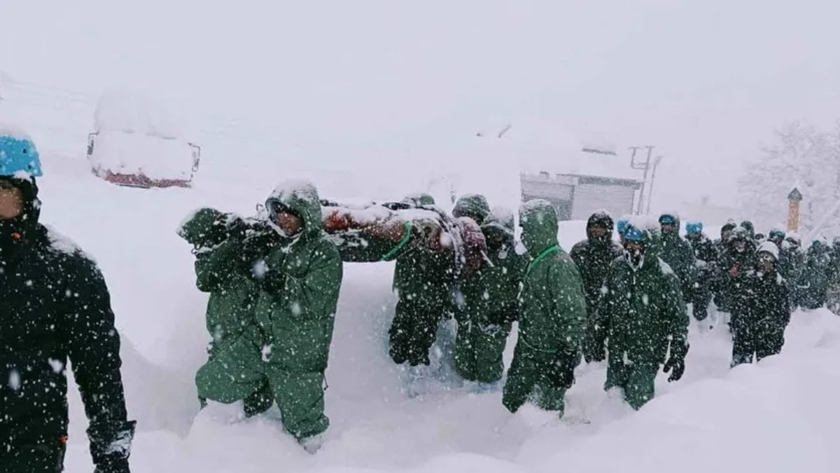 Hindistan'da Çığ Faciası: 16 Kişi Kurtarıldı, 41 Kişi Aranıyor