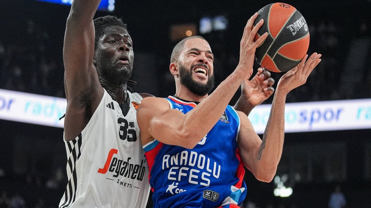 Anadolu Efes rahat galibiyet aldı
