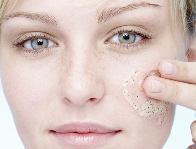 Peeling nedir? Fiziksel peelingin doğal peelingden farkı nedir? Peeling nasıl yapılır? Peeling sonrası cilde n