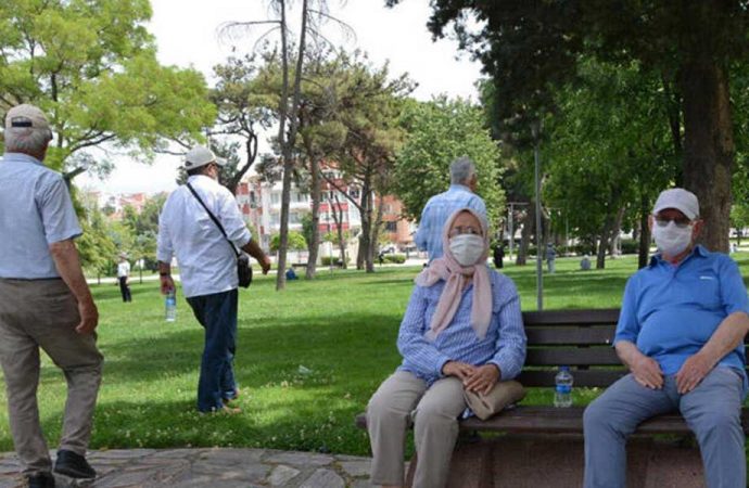 Valilikten açıklama: 65 yaş ve üzeri vatandaşların sokağa çıkması kısıtlandı.