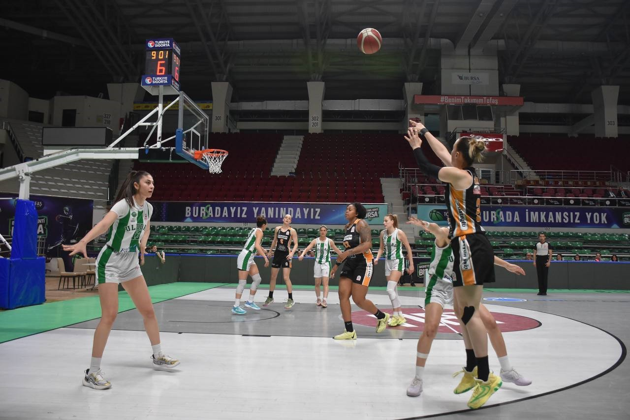 Namağlup şampiyon Gürespor, serisini devam ettirdi