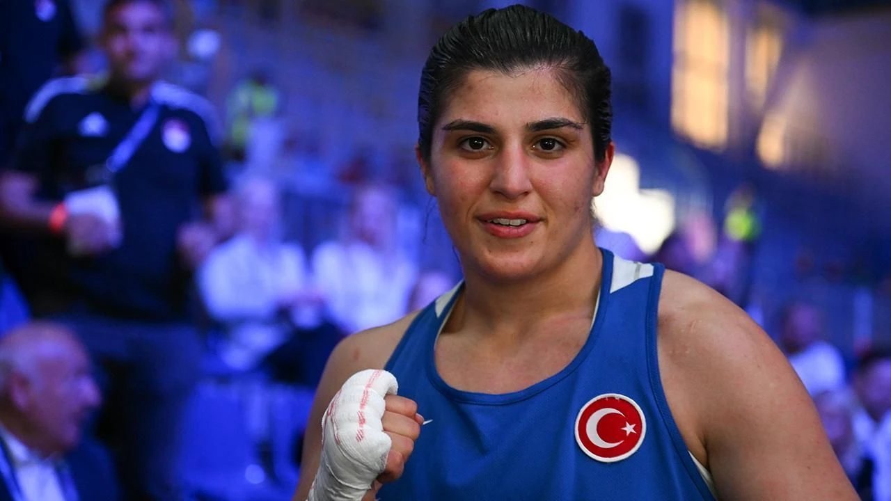 Milli boksör Busenaz Sürmeneli dünya şampiyonu oldu