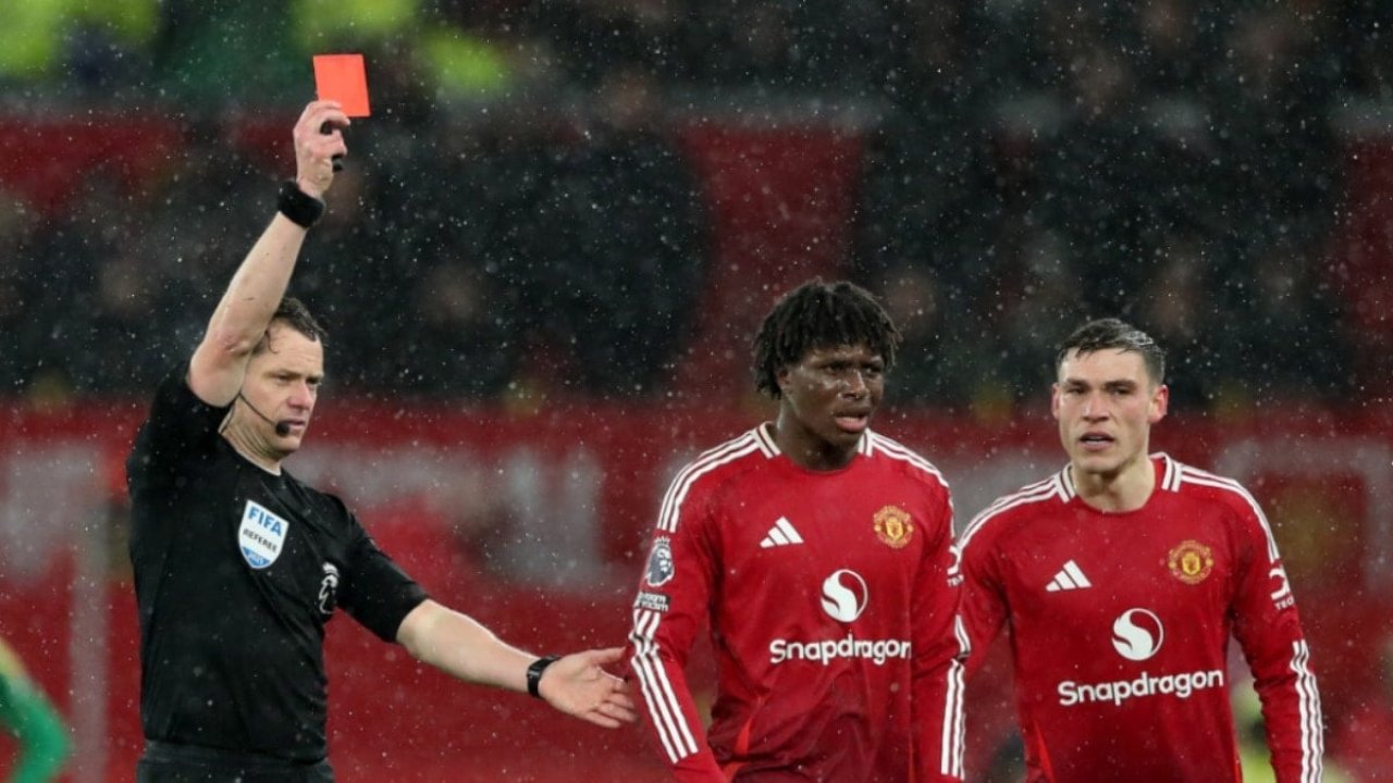 Manchester United'ın oyuncusu kadro ismini değiştirdi: 'Tanrı duaları yanıtlar'