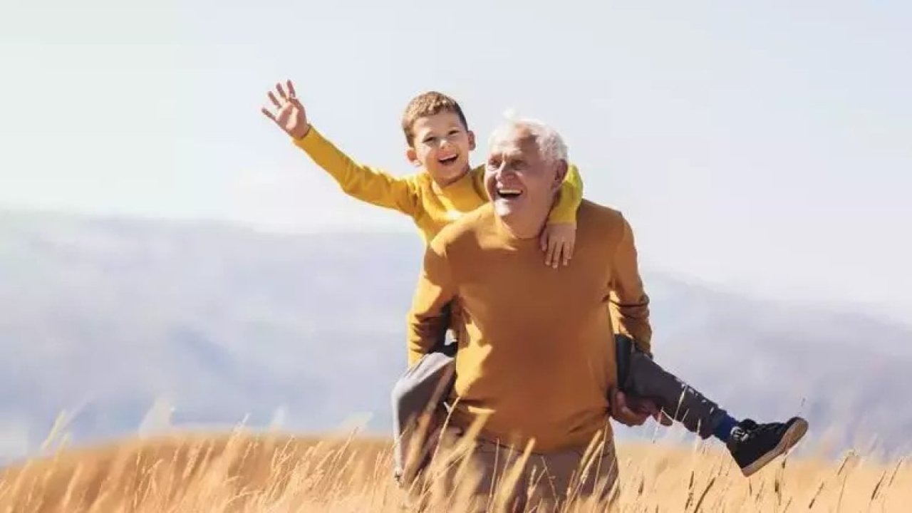 Yaşlanırken güçlü kalmanın sırrı çözüldü! Genç kalmanın iki anahtarı