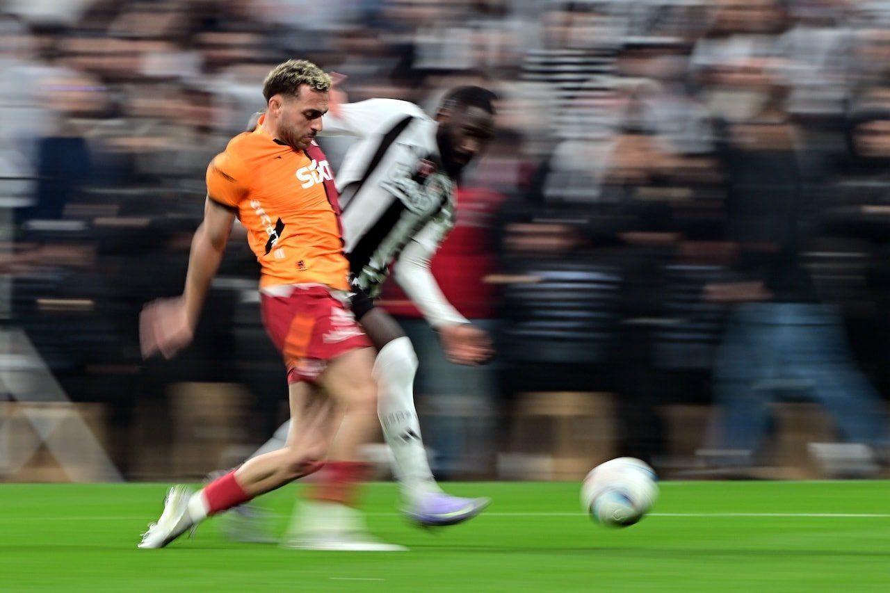 Beşiktaş - Galatasaray derbisinde Masuaku ve Barış Alper arasında gerginlik!