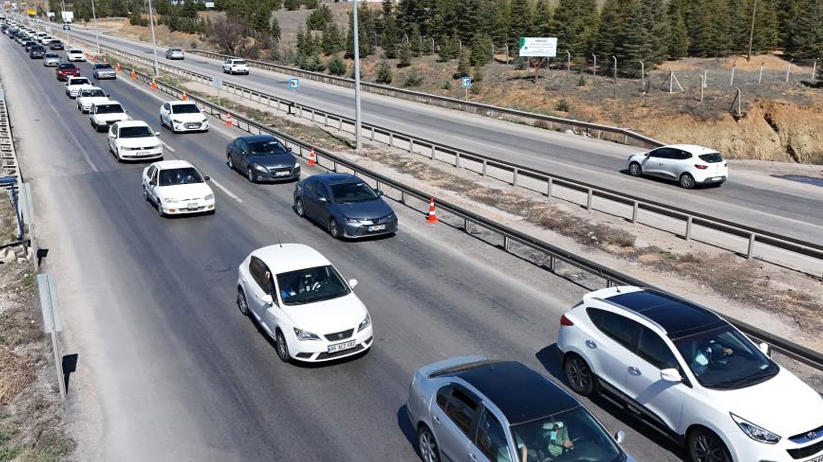 Kırıkkale'de bayram trafiği yoğunluğu arttı, emniyet denetimleri sürüyor