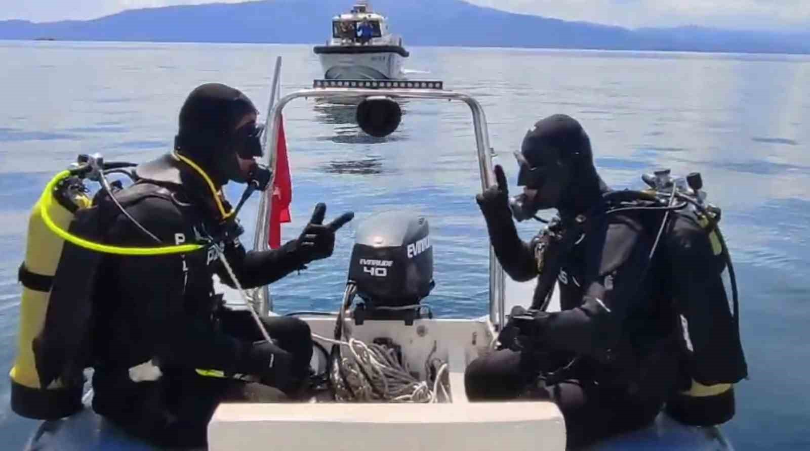 Ayvacık’taki bot faciasında kayıp olan 4 yaşındaki çocuğu arama çalışmaları devam ediyor