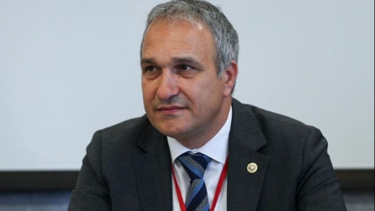 Suat Özçağdaş: 
