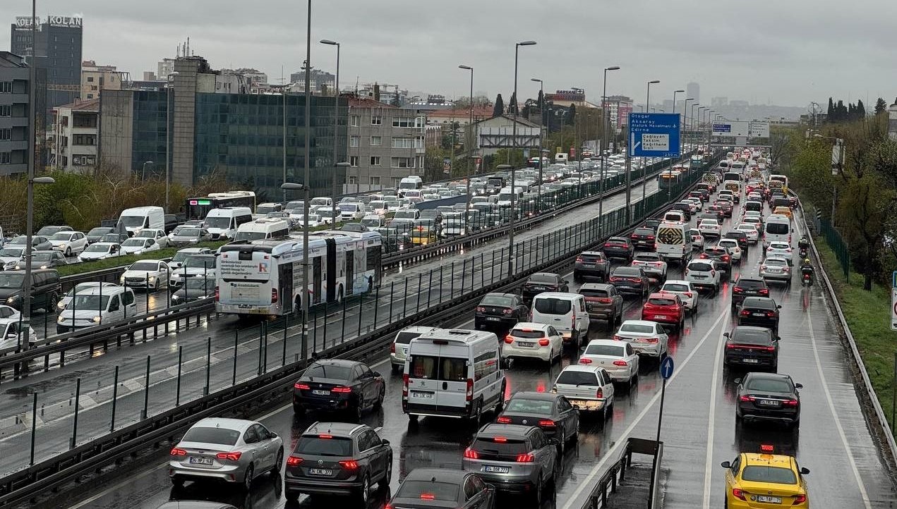 İstanbul’da bayram tatili sonrası trafik yoğunluğu zirvede: Yoğunluk yüzde 78’e ulaştı