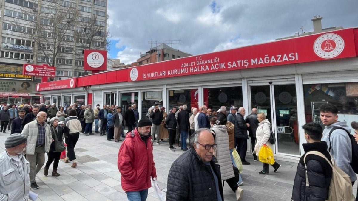 Ankara'da Yumurta Kuyruğu: Vatandaşlar Ucuz Yumurta İçin Saatlerce Bekledi