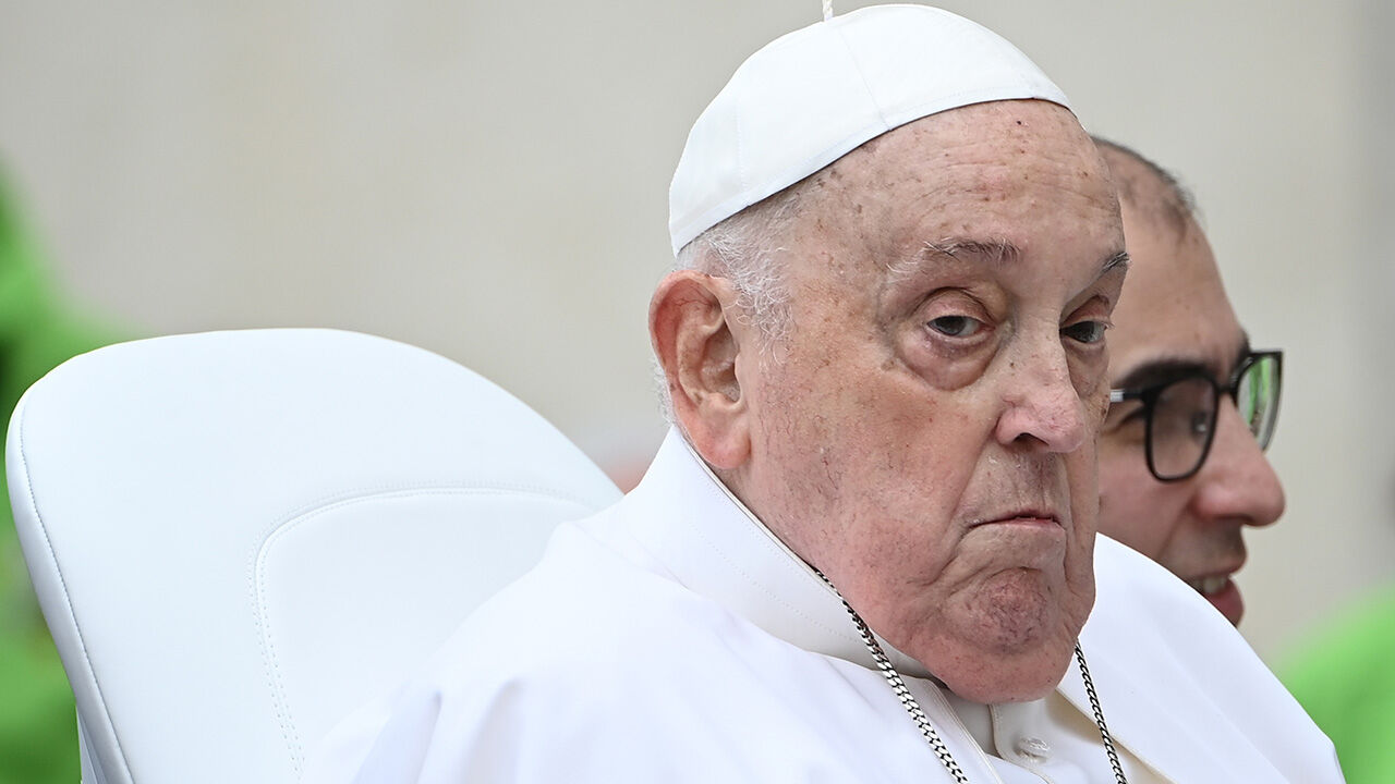 Son Dakika: Papa Franciscus hayatını kaybetti