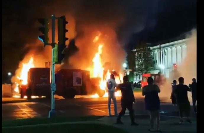 ABD ırkçı polislere karşı sokaklara döküldü