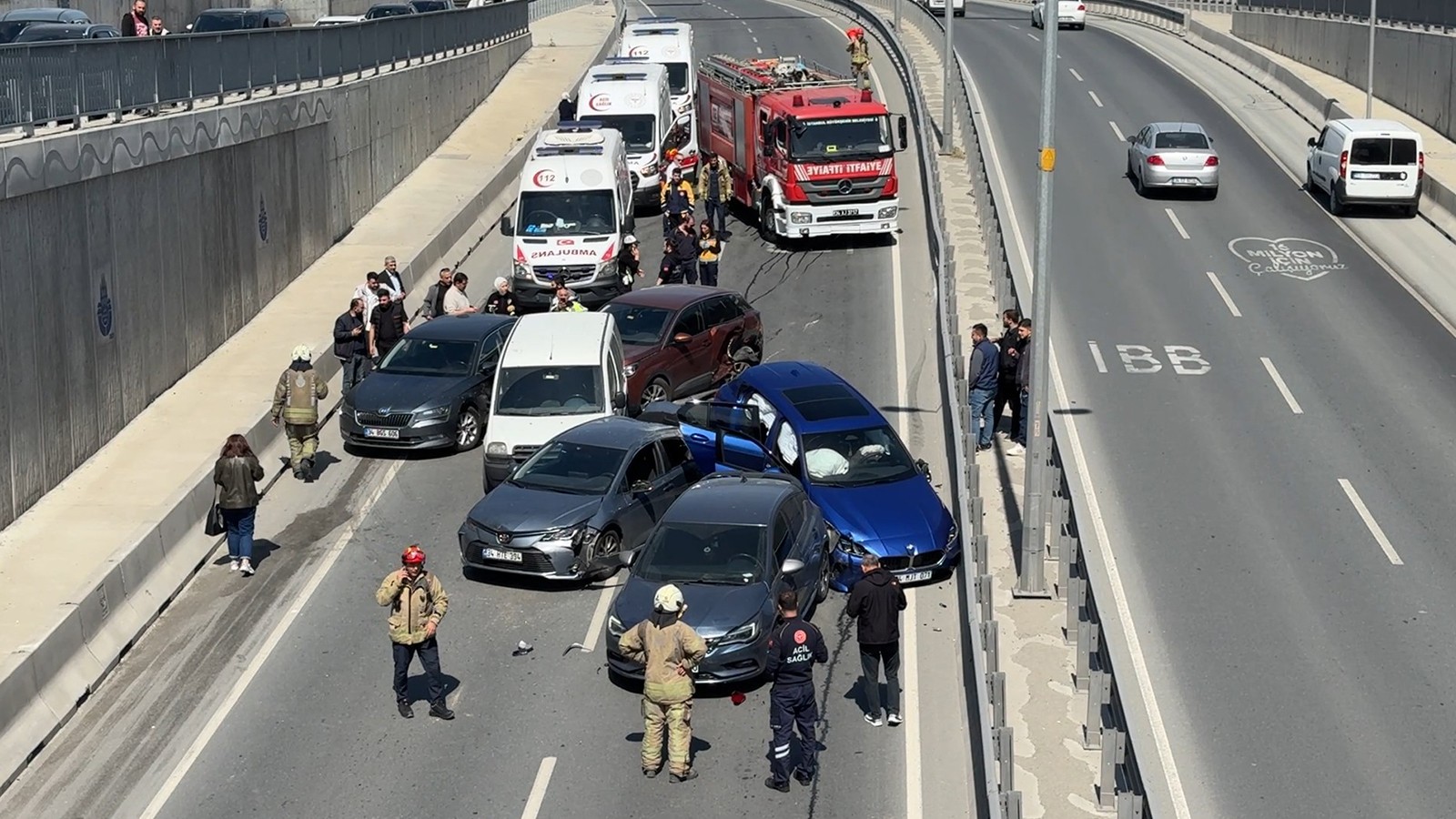 Beylikdüzü-Avcılar yolunda zincirleme kaza: 6 araç hasar gördü, 1 kişi yaralandı