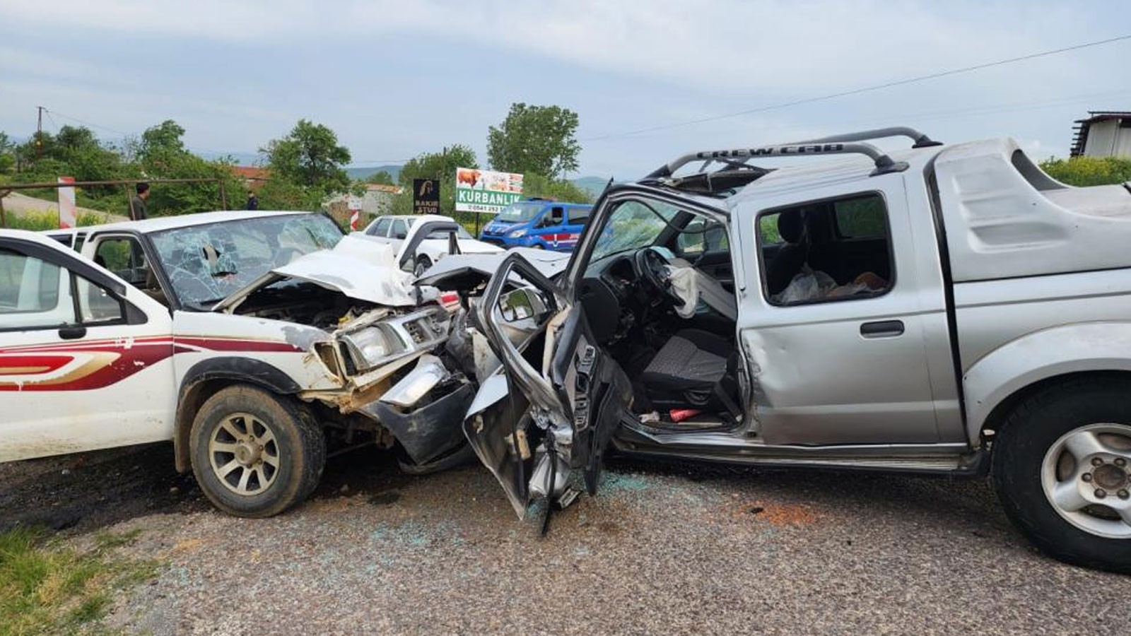 Bursa'da otomobiller kafa kafaya çarpıştı: 1 ölü, 4 yaralı