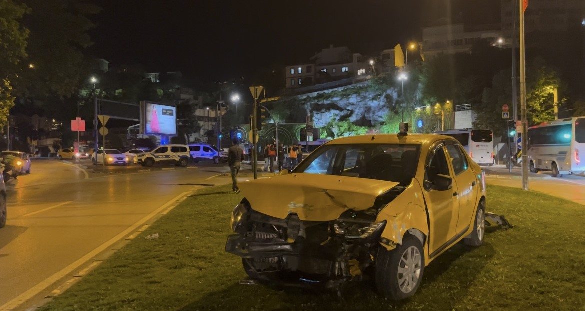 Bursa'da kırmızı ışık ihlali kazaya yol açtı: 7 kişi yaralandı