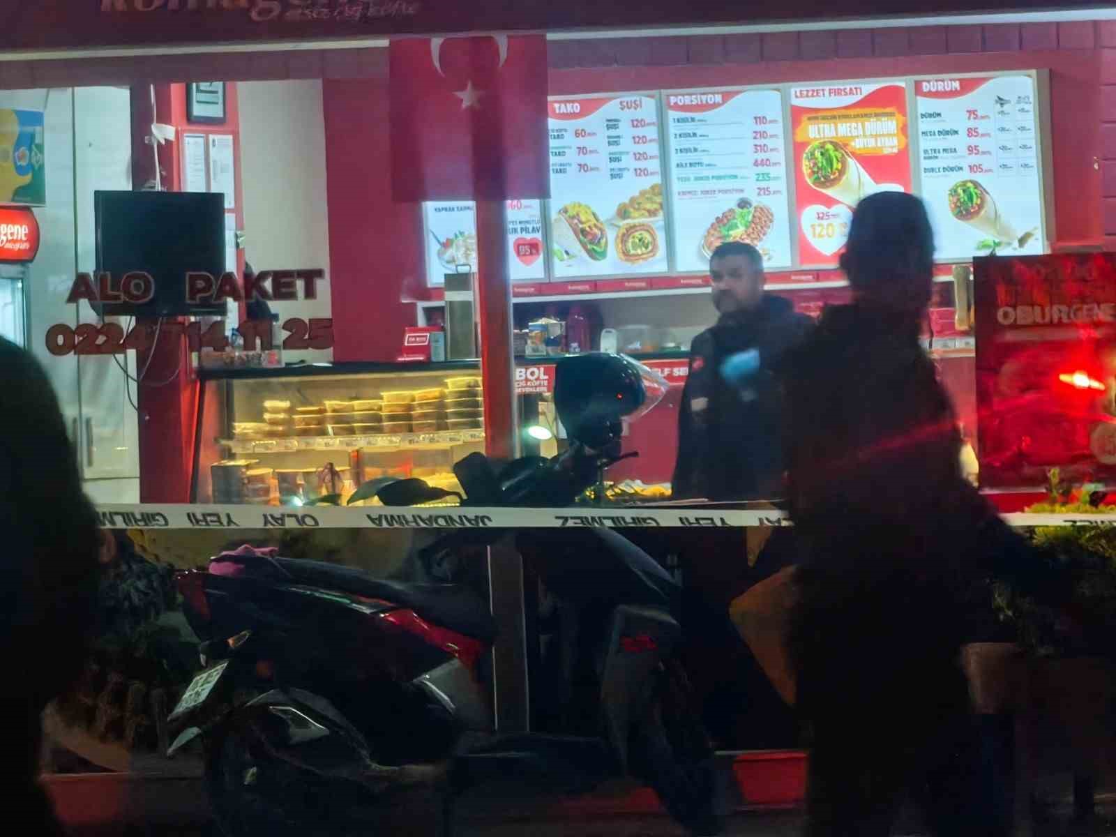 İnegöl’de silahlı saldırı: Çiğ Köfteci işletme sahibi bacağından yaralandı