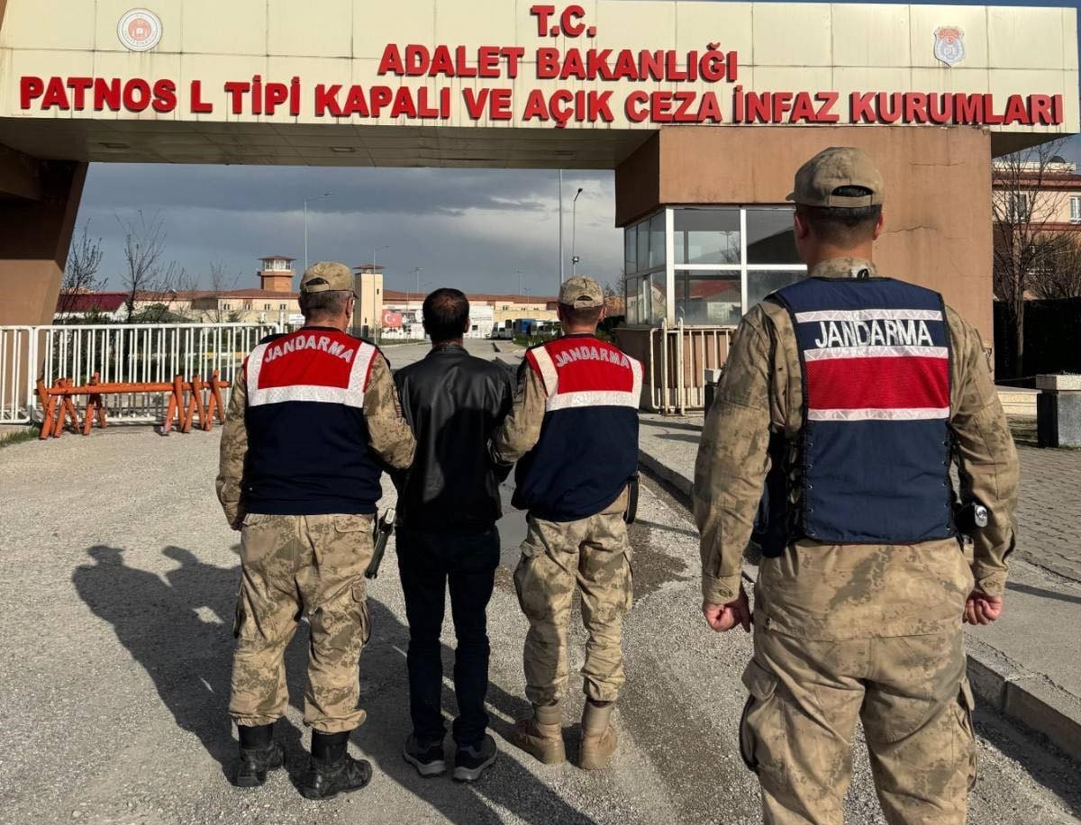 Erzurum'da jandarma nefesini ensesinde hissettirdi: 28 yıl cezası olan terörist yakalandı!