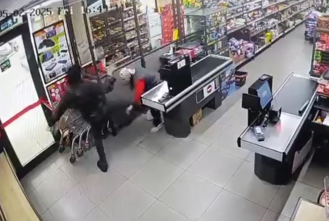 Kadın kasiyere şiddet! Bayrampaşa’da dehşet anları kamerada!