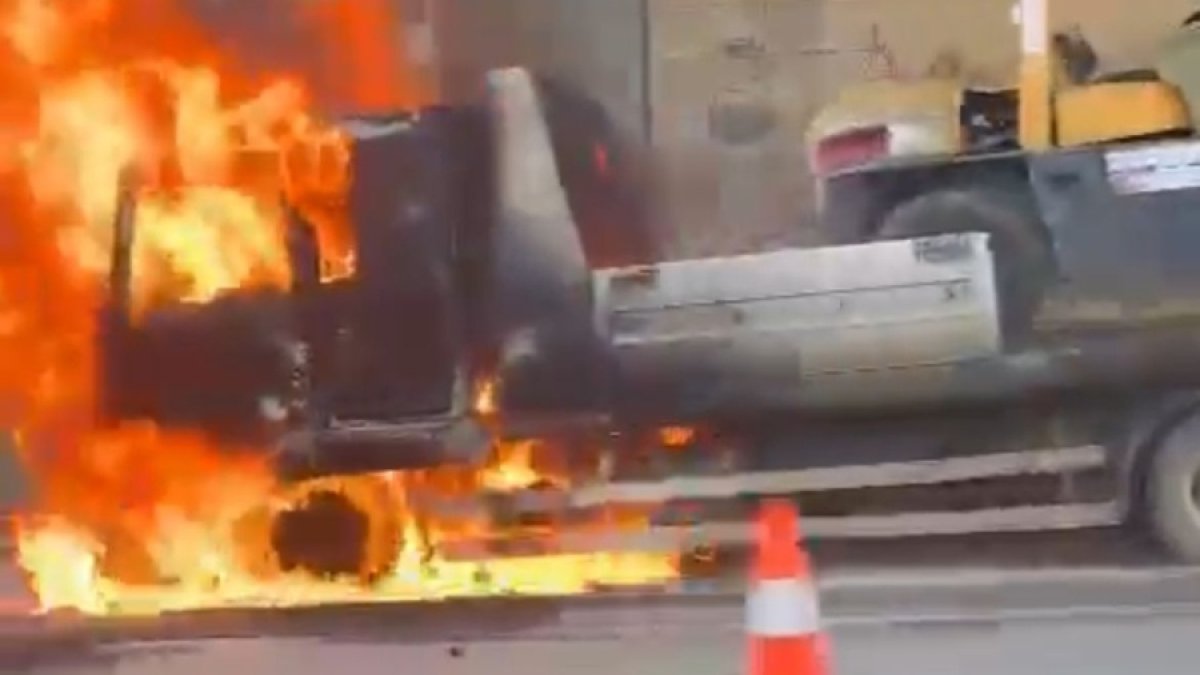 Bursa'da forklift taşıyan kamyon alev alev yandı