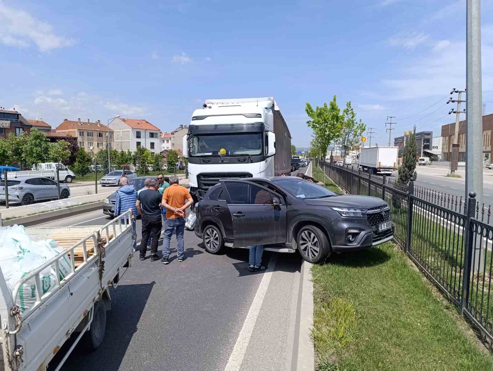 Bursa İnegöl'de tır ile cip çarpıştı: 1 kişi yaralandı