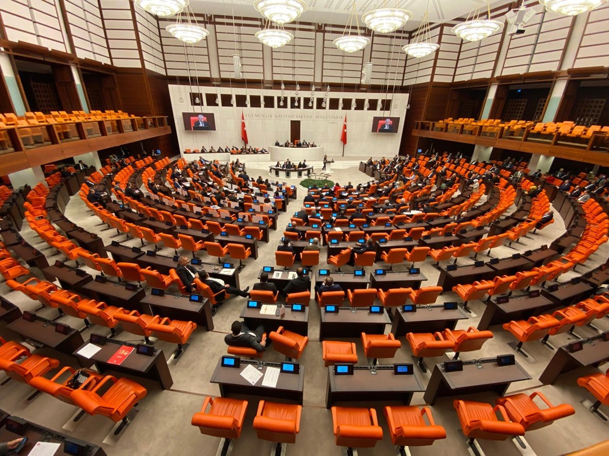 TBMM'de kriz! Başkanvekili Bozdağ toplantıyı erteledi, yasama süreci aksayacak!