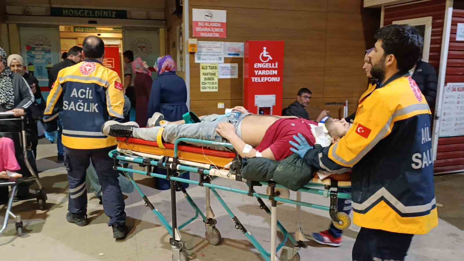 Bursa İnegöl’de otomobille çarpışan motosiklet sürücüsü yaralandı