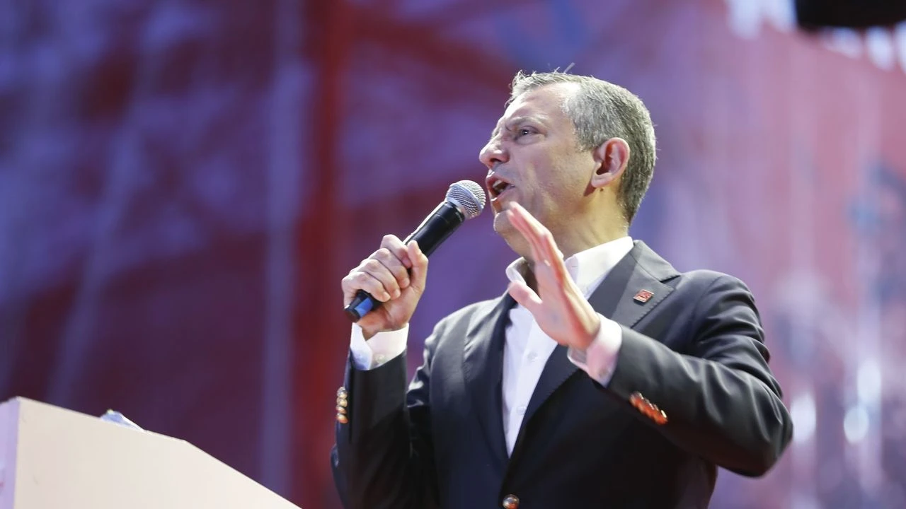 Özgür Özel’den yandaş medyaya: “Partide karışıklık yok, sorun onların içinde”
