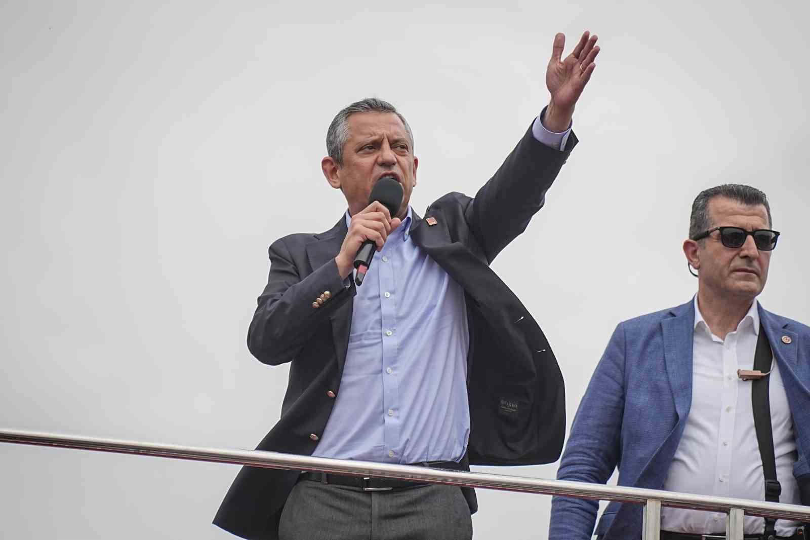 Özgür Özel'e Soruşturma CHP'yi Ayağa Kaldırdı: Parti Tek Yürek Oldu